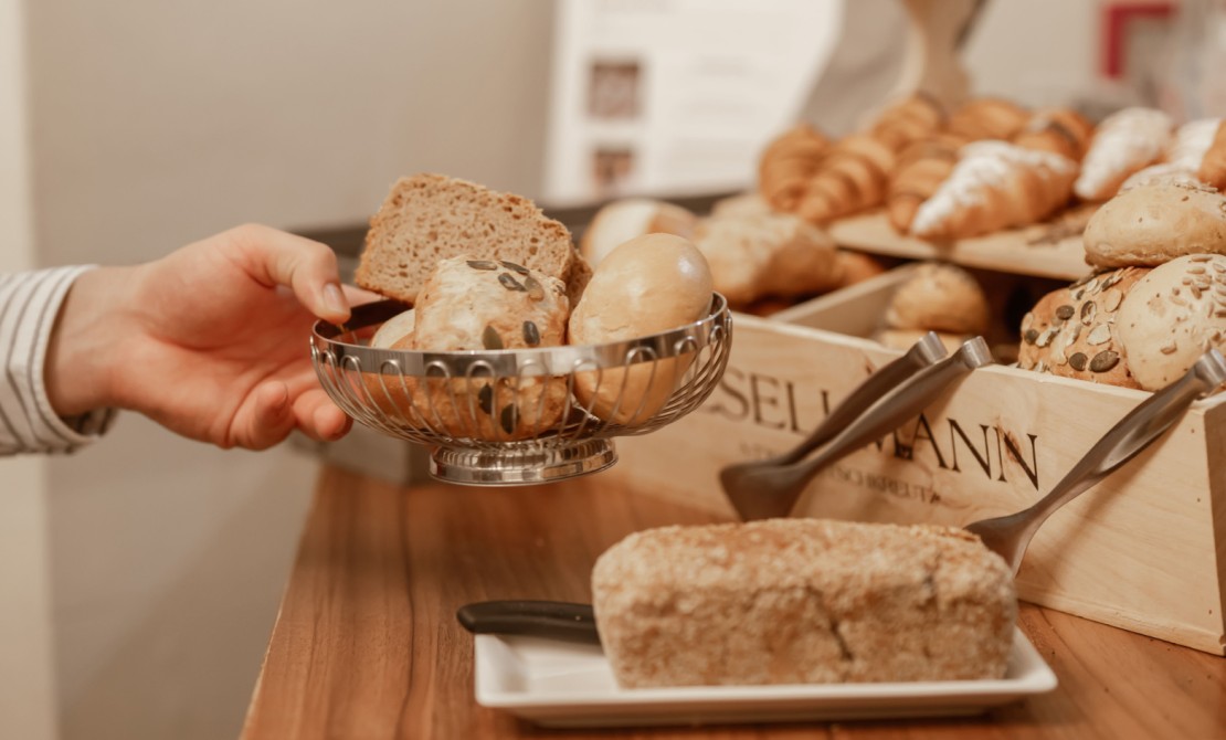 Frisches Brot und Geb&auml;ck aus ausgew&auml;hlten regionalen B&auml;ckereien