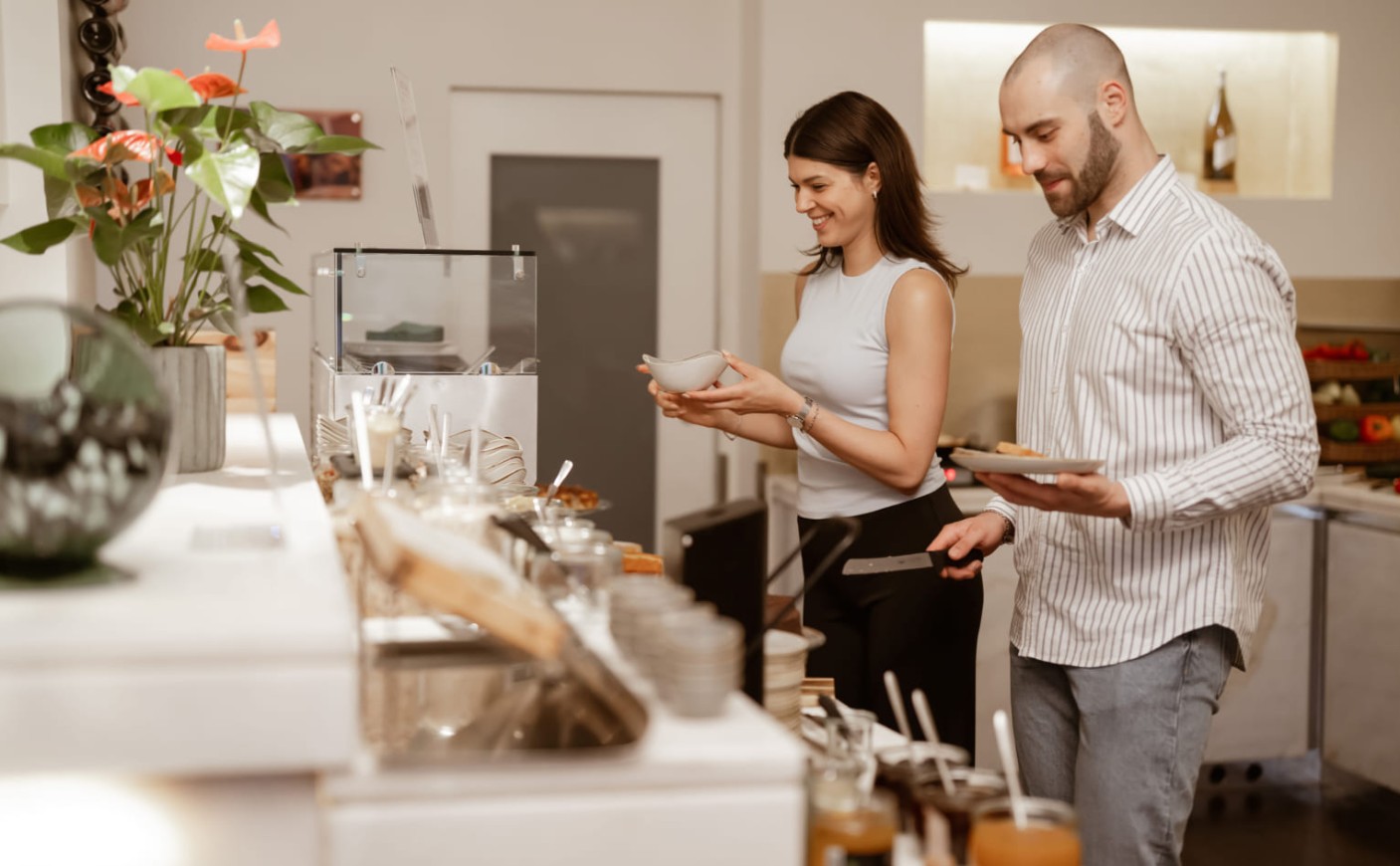 Reichhaltiges Fr&uuml;hst&uuml;cksbuffet mit regionaler Vielfalt