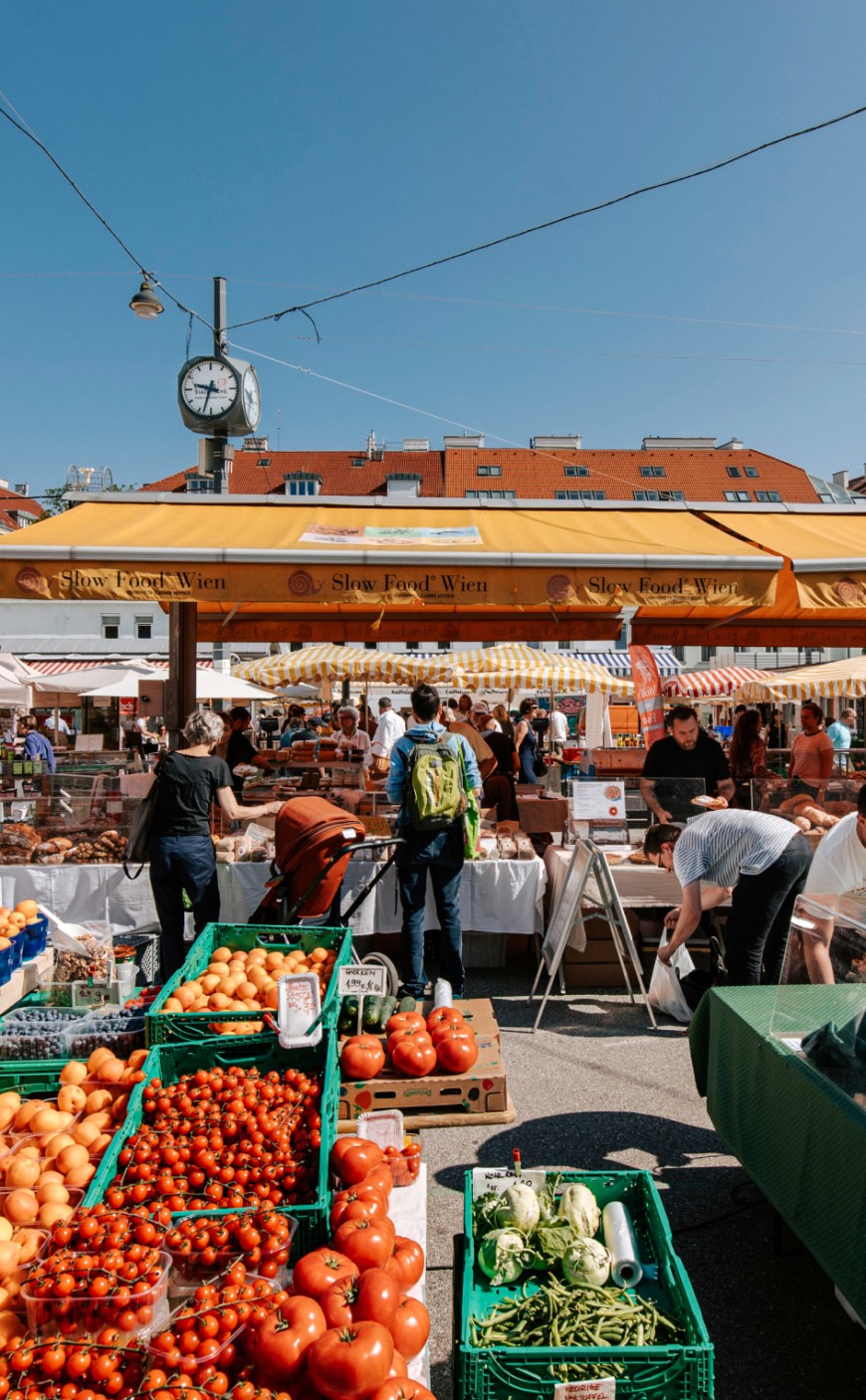 Naschmarkt mit regionalen und internationalen Spezialit&auml;ten &copy; WienTourismus/Paul Bauer