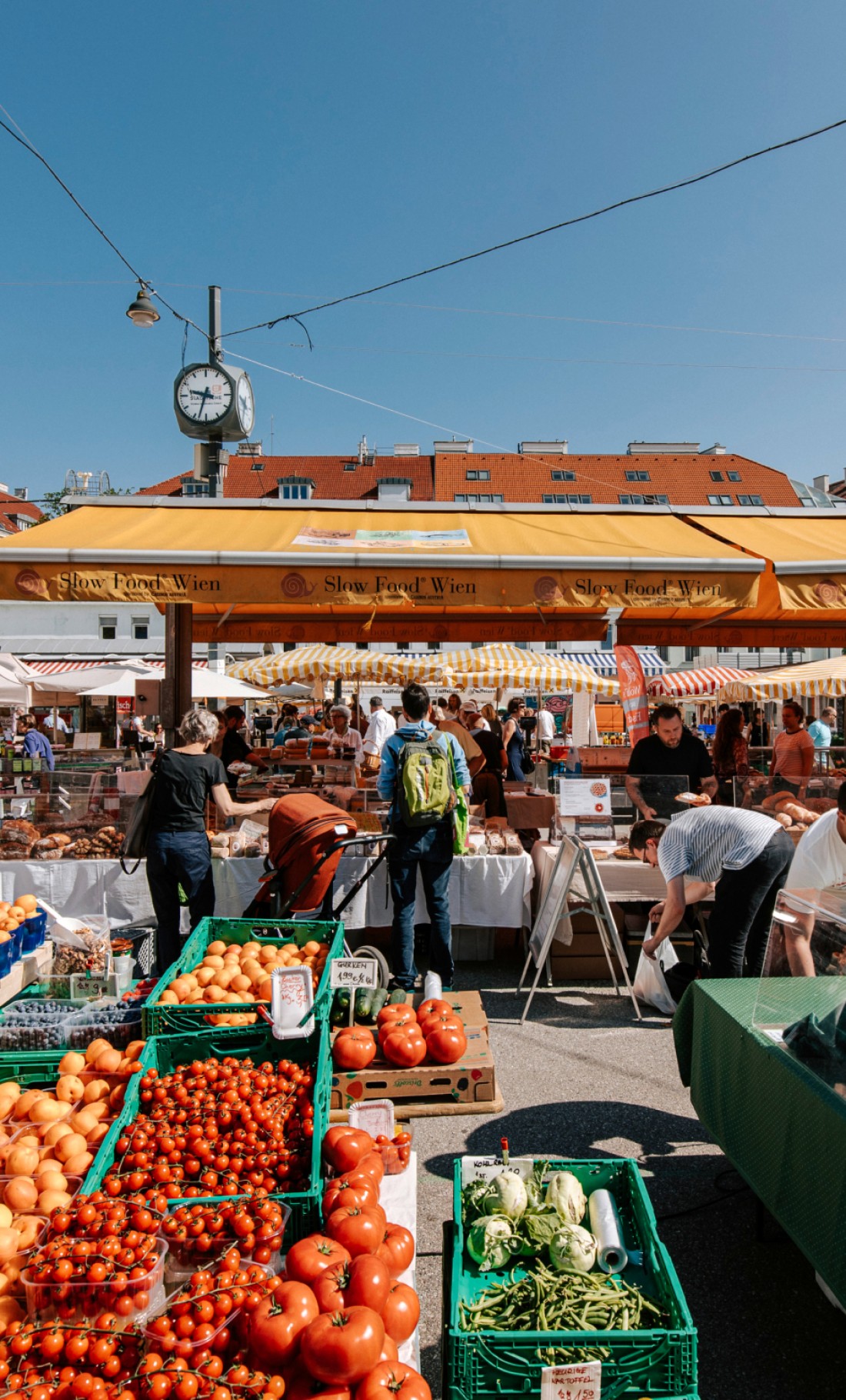 Naschmarkt mit regionalen und internationalen Spezialit&auml;ten &copy; WienTourismus/Paul Bauer