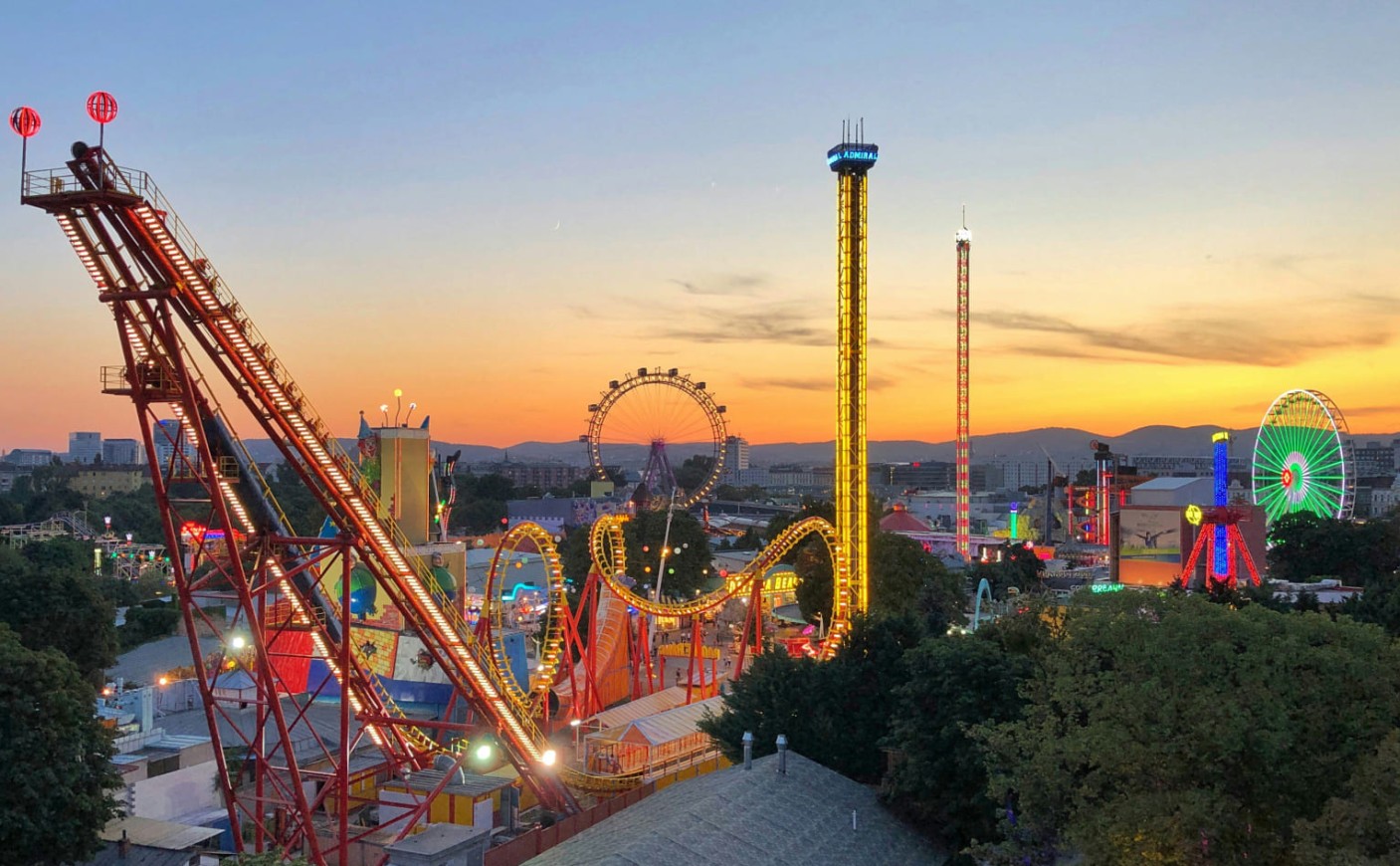 Wiener Prater mit Riesenrad und Attraktionen &copy; Unsplash, Thomas Stadler