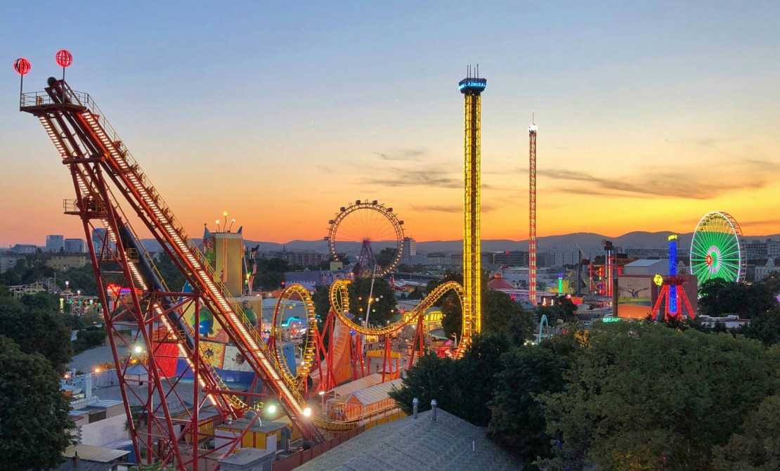 Wiener Prater mit Riesenrad und Attraktionen &copy; Unsplash, Thomas Stadler