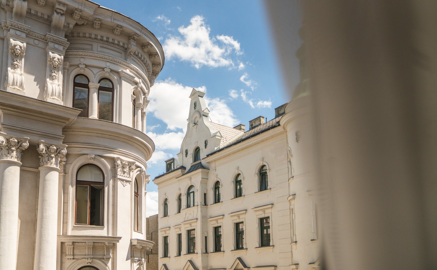 Standard Double Room at Hotel Rathaus Vienna with a spacious living area and modern ambience