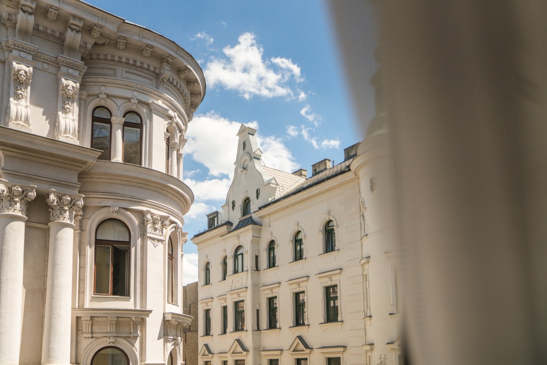 Standard Double Room at Hotel Rathaus Vienna with a spacious living area and modern ambience