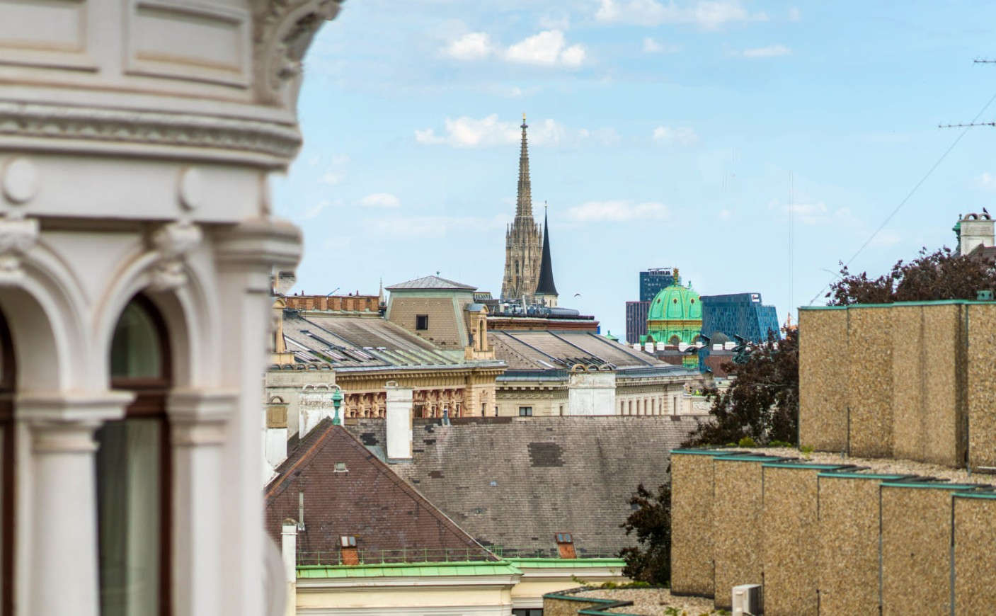 Ausblick &uuml;ber die D&auml;cher Wiens vom Doppelzimmer Superior im Hotel Rathaus