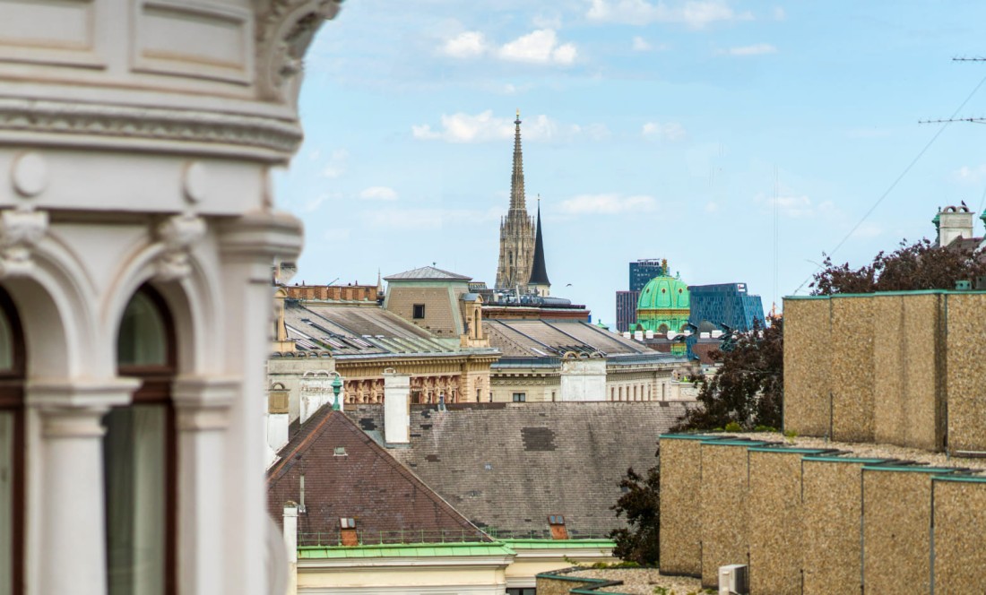 Ausblick &uuml;ber die D&auml;cher Wiens vom Doppelzimmer Superior im Hotel Rathaus