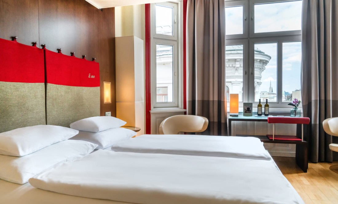 Doppelzimmer Superior &ndash; gro&szlig;z&uuml;giges Doppelbett und stilvolles Ambiente in Wien