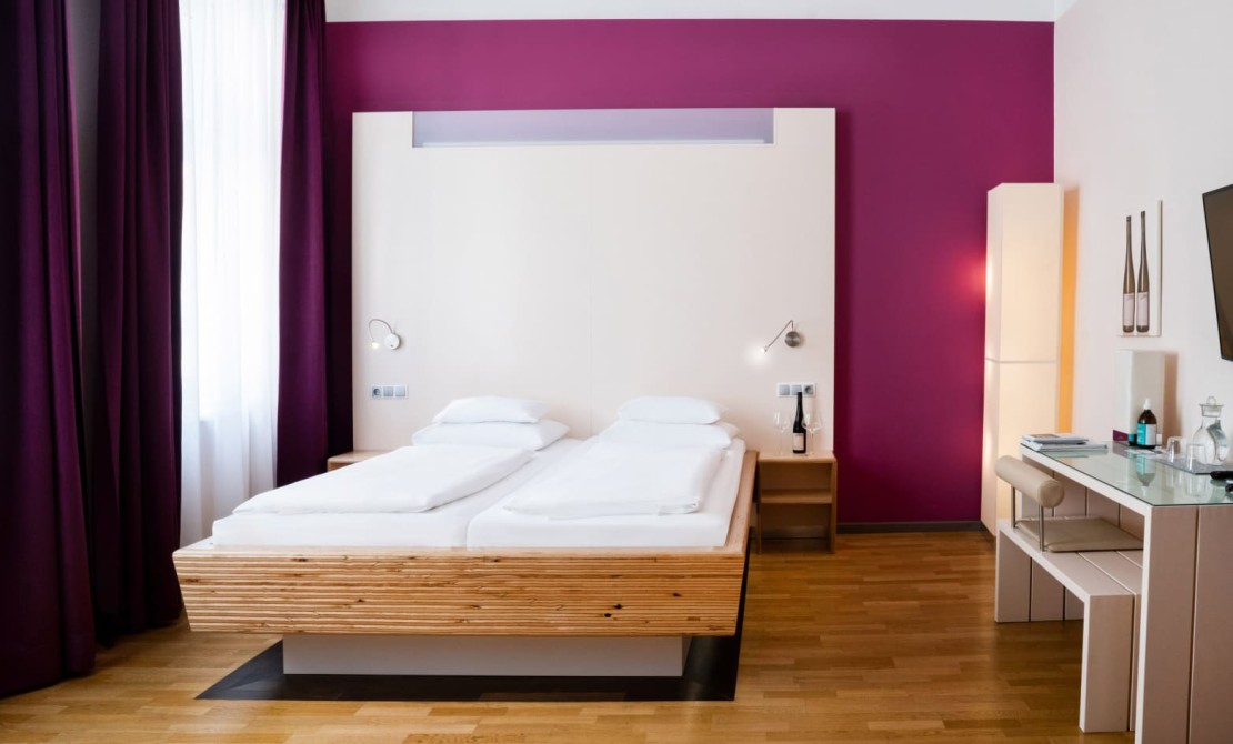 Familienzimmer mit gro&szlig;z&uuml;gigem Doppelbett
