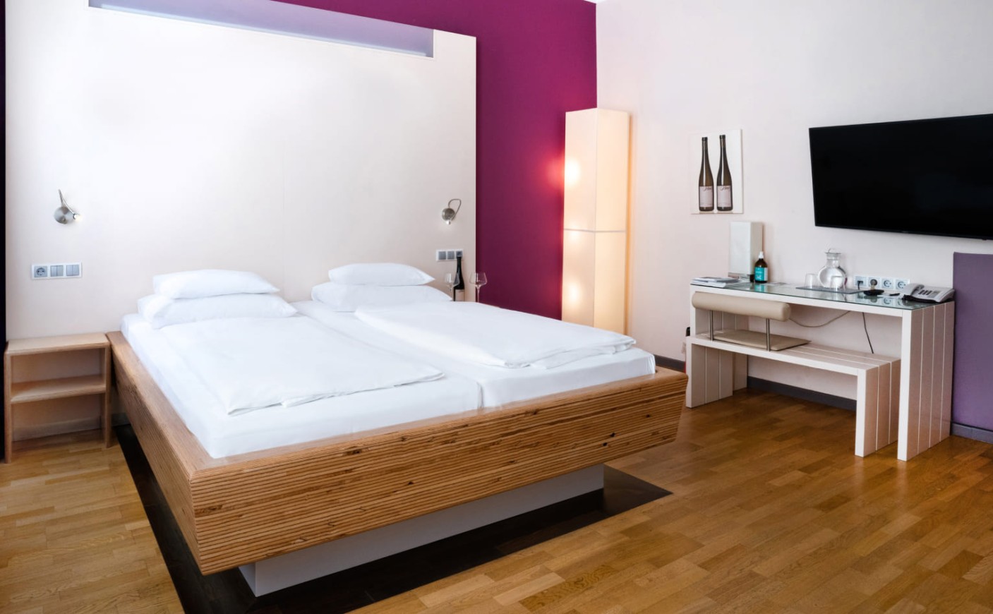 Familienzimmer im Hotel Rathaus Wien mit gro&szlig;z&uuml;gigem Doppelbett