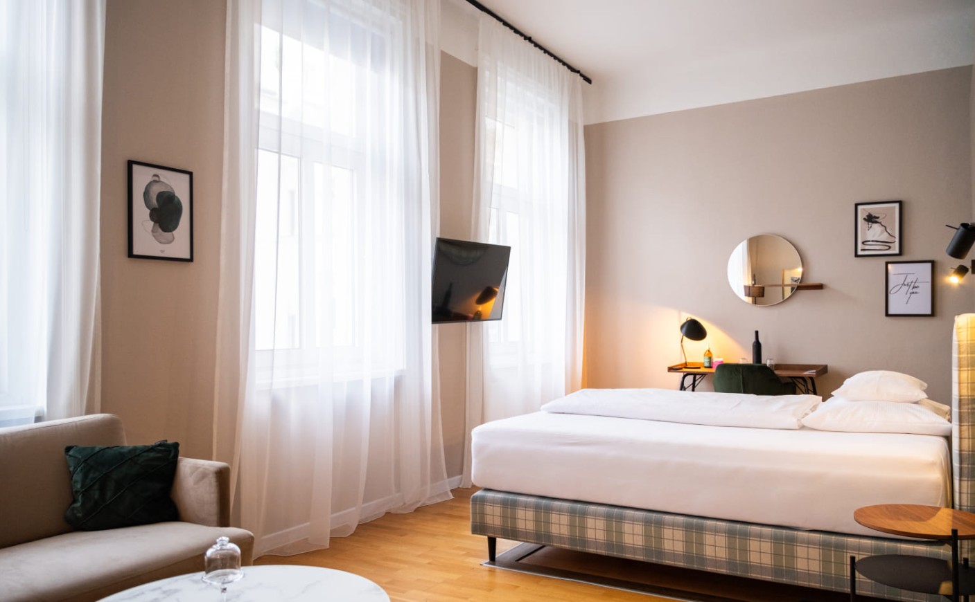 Junior Suite im Hotel Rathaus Wien mit gem&uuml;tlichem Doppelbett